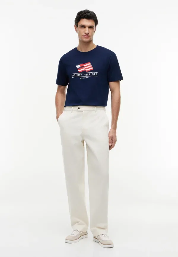 Футболка Tommy Hilfiger Main Flag Regular Tee Americana Capsule Print T-Shirt, угольно-синий — фото 2