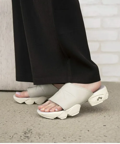 Унисекс сандалии Reebok Fury Slide бежевые
