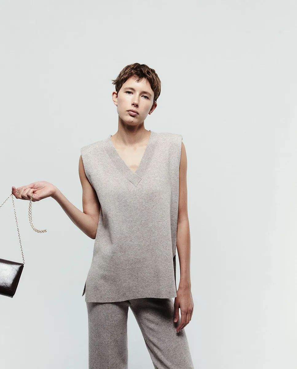 

Жилет с V-образным вырезом Sfera, бежевый