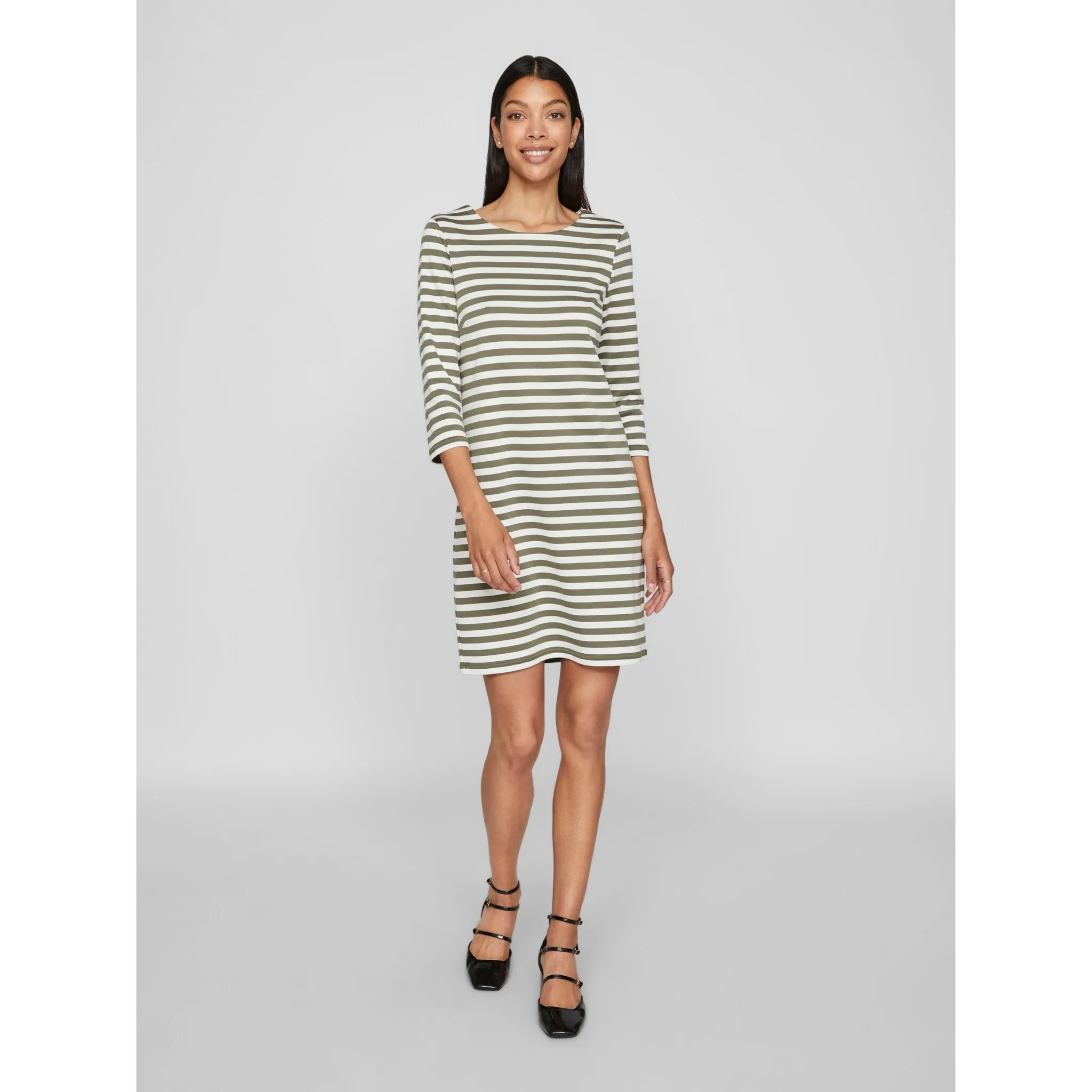 

Трикотажное платье Vila "VININNY 3/4 O-NECK DRESS/LC", цвет Dusty Olive Stripes:Snow White