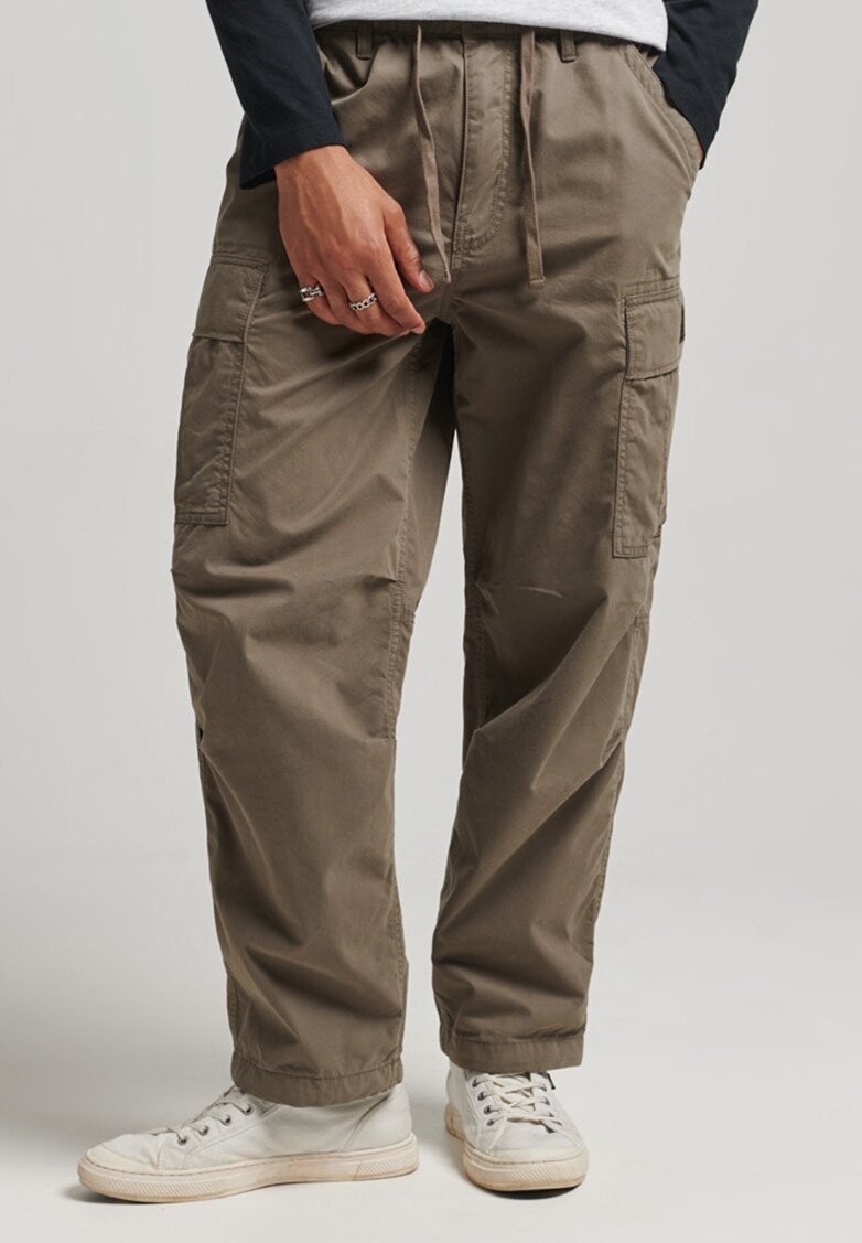 

Брюки-карго VINTAGE PARACHUTE Superdry, цвет dark khaki