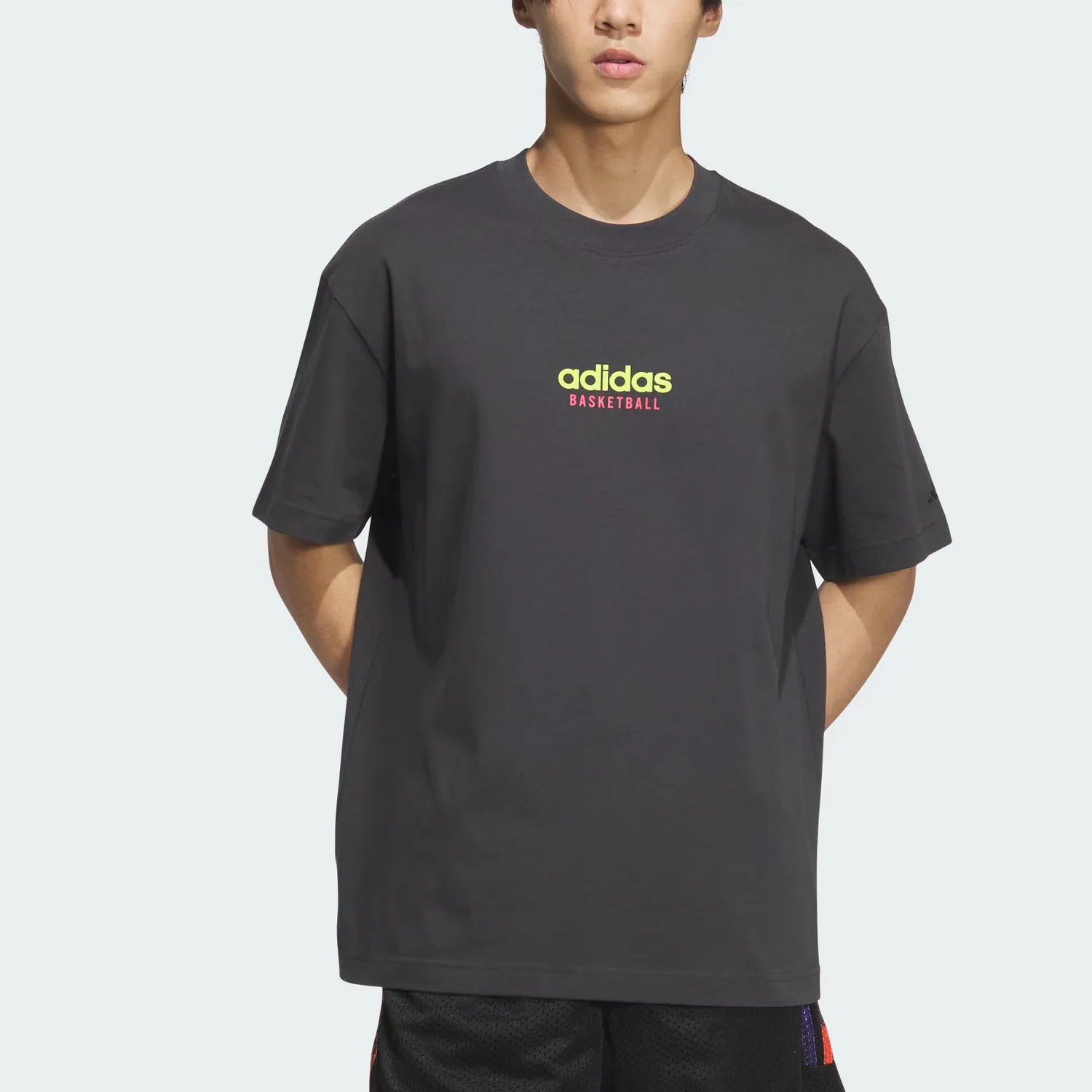 Adidas Футболка с принтом мужская carbon black — фото 4