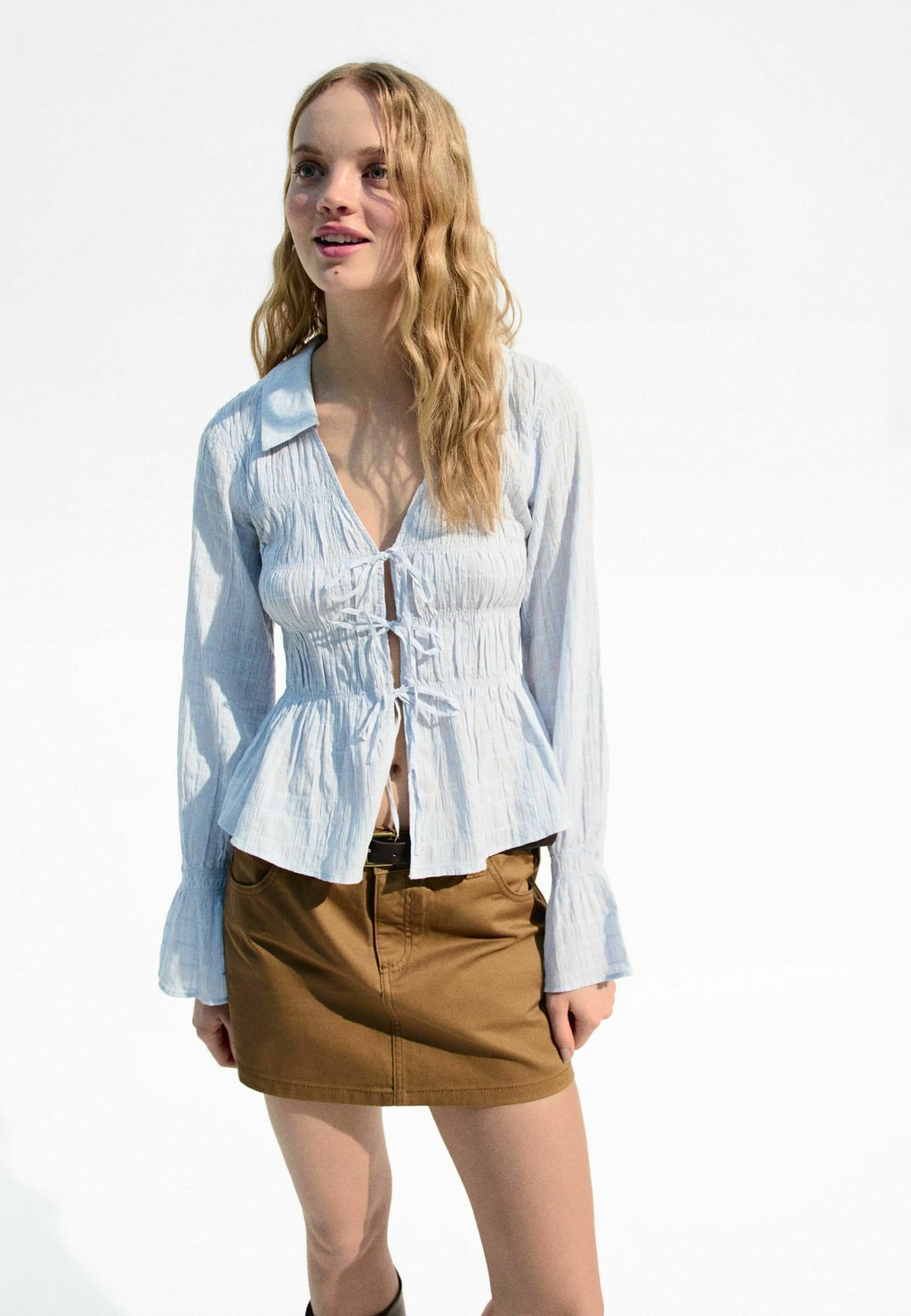 

Блуза Bershka, светло-голубой