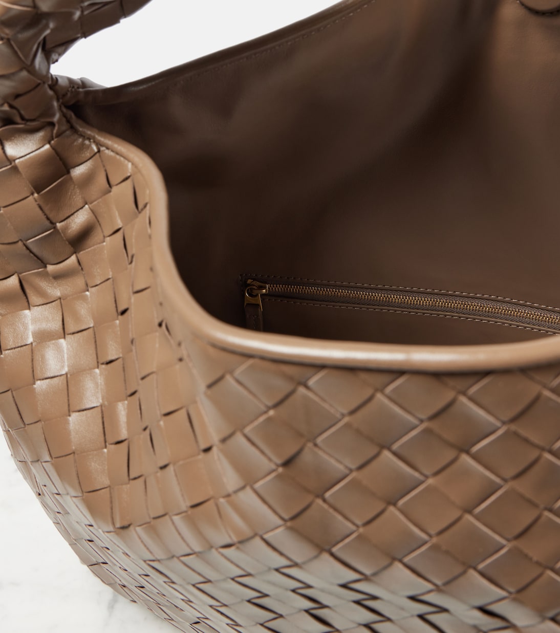 Hop Large Intrecciato кожаная сумка через плечо Bottega Veneta, Pinecone M- B  Pinoc — фото 3