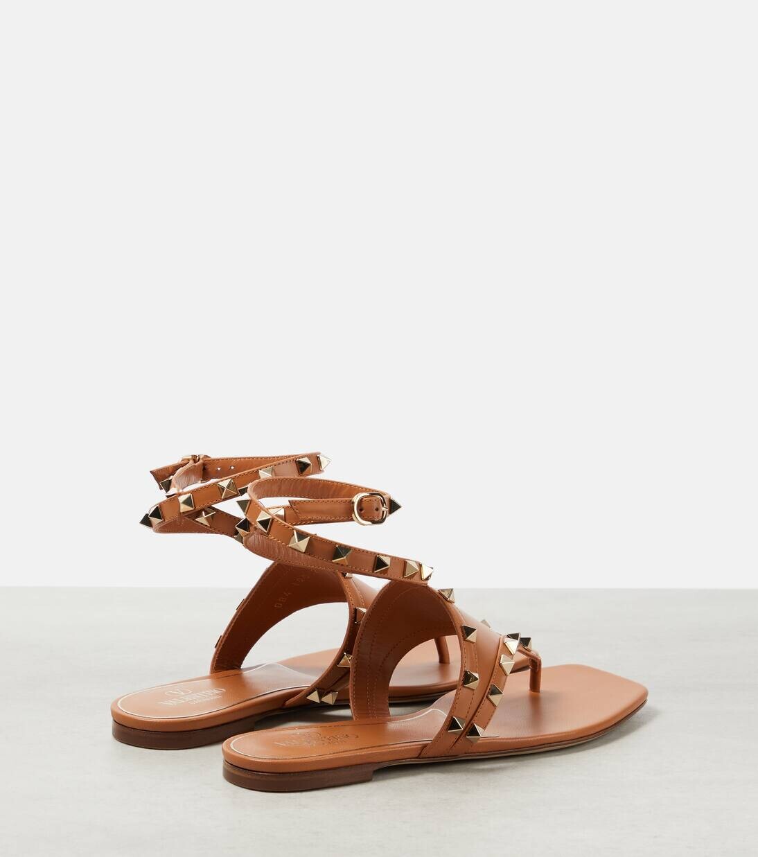 Сандалии Rockstud из кожи с ремешками Valentino Garavani, цвет almond beige — фото 3