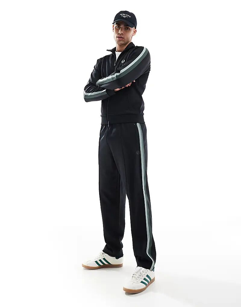 

Двухцветные спортивные штаны Fred Perry с тесьмой черного цвета — часть комплекта