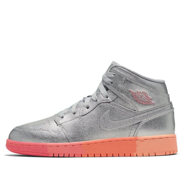

Кроссовки (GS) Air Jordan 1 Mid 'Metallic Silver Pink Crimson', цвет metallic silver/racer pink-wolf grey