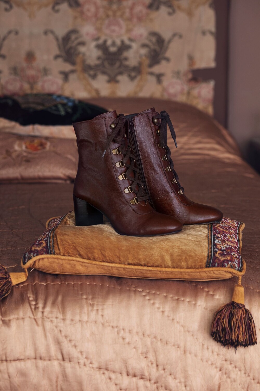 Liana Lace-Up Женские ботильоны на высоком каблуке Jones Bootmaker, коричневый — фото 3