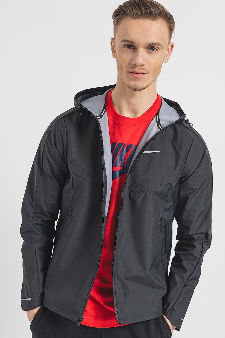 

Беговая куртка с капюшоном Windrunner Nike, черный