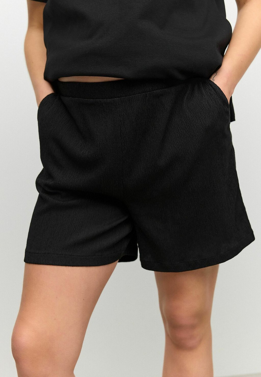 Шорты REGULAR FIT - MATERNITY PULL ON TEXTURED  Next, черный — фото 2