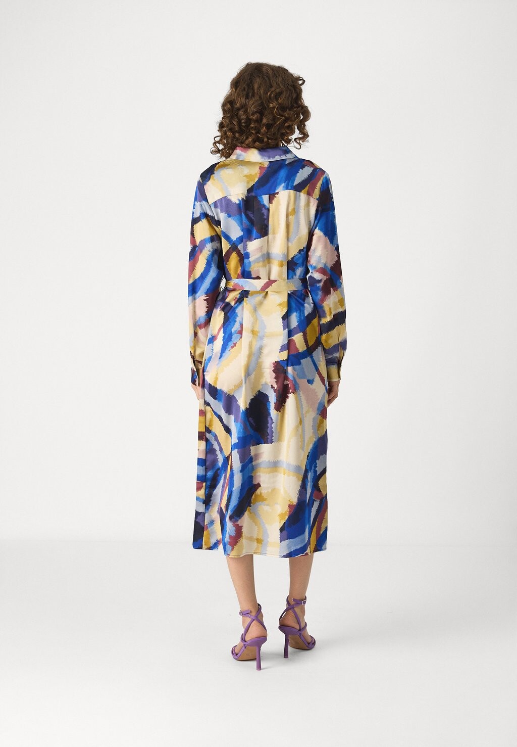 

Платье-рубашка на талии VIVIKKA MIDI SHIRT DRESS VILA, темно-синий