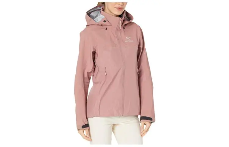 

Arcteryx Женская водонепроницаемая, ветрозащитная, влагоотталкивающая, прочная и легкая ветровка BETA AR для осени, Dried Rose Pink/Momentum
