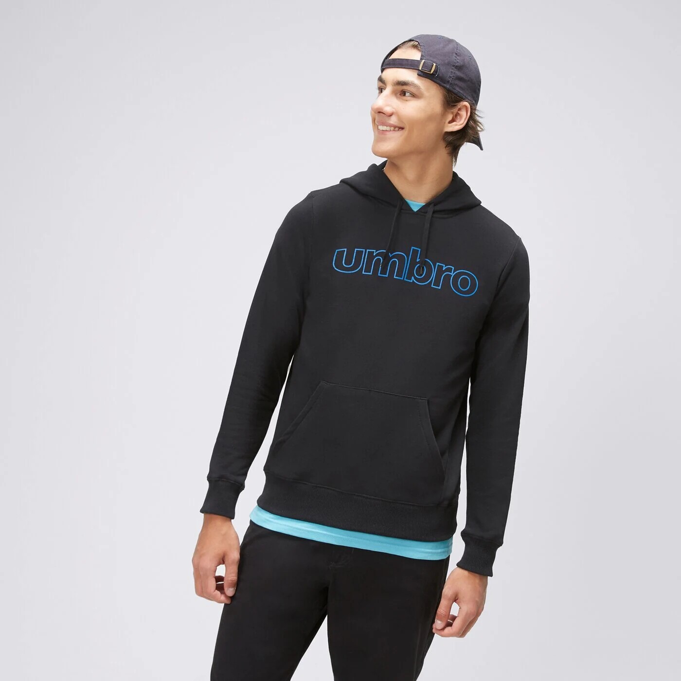 

Худи Umbro с линейным логотипом, черный