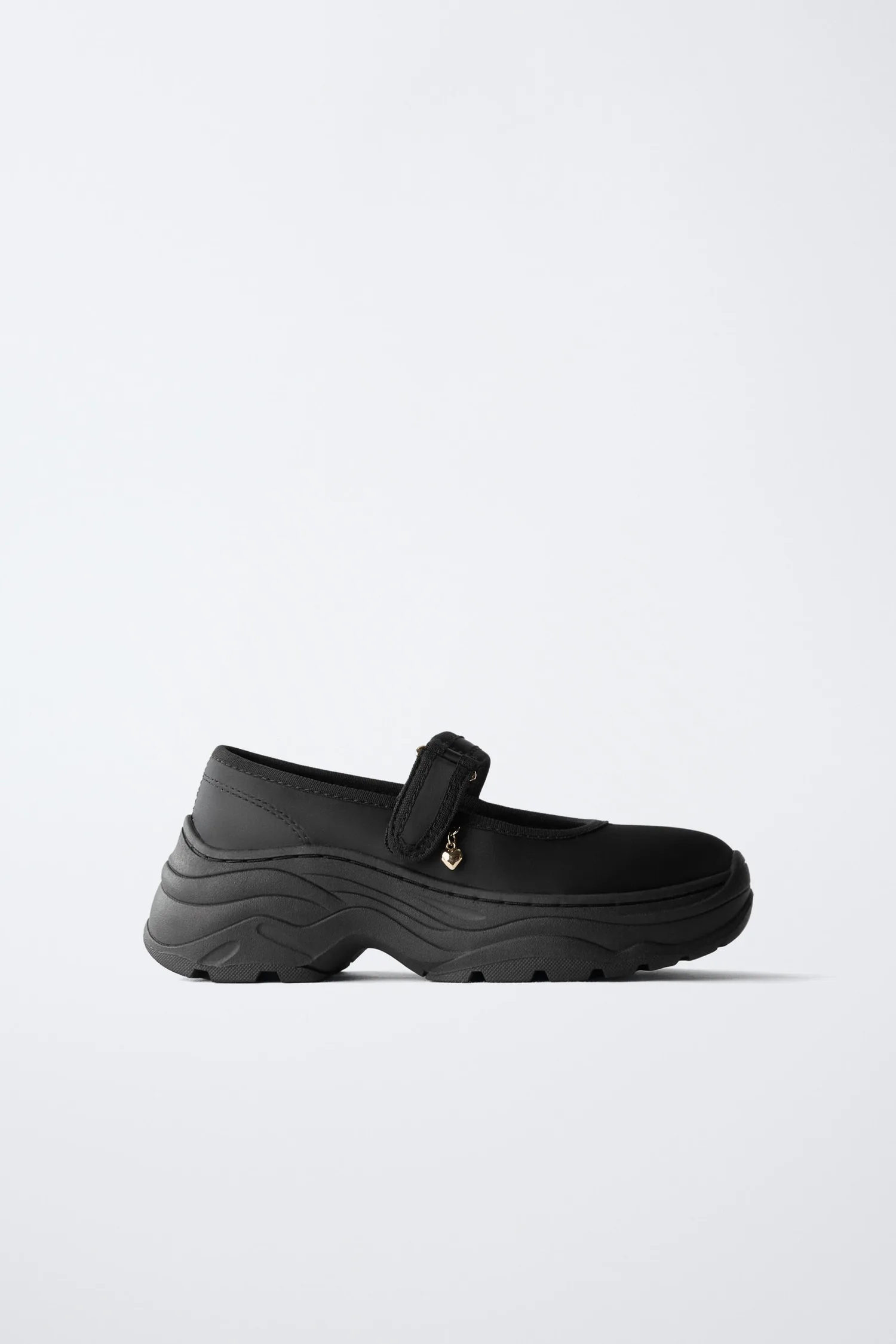 Массивные спортивные балетки Zara, черный