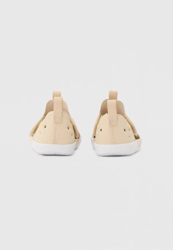 Сандалии унисекс с защитой от солнечных лучей sunray protect 4 Nike Performance, Sanddrift/White — фото 3