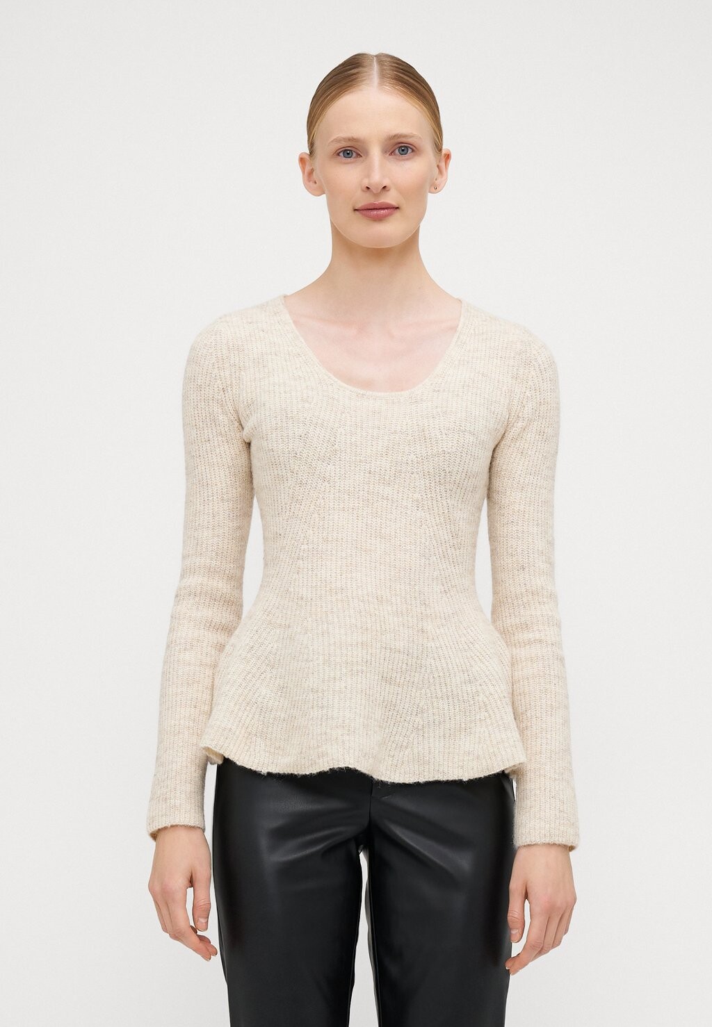 

Джемпер VMDESMA U NECK PEPLUM Vero Moda Tall, бежевый