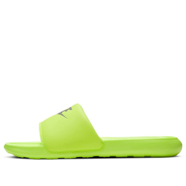 

Тапочки victori one slide 'volt chrome' Nike, зеленый