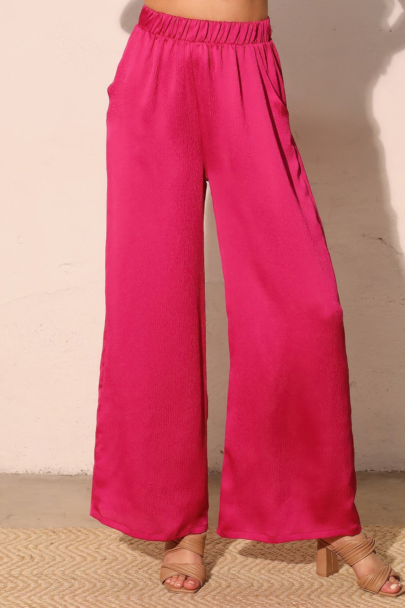 

Брюки из атласа с фактурой «под молоток» и карманами TRUEDAMES, фуксия