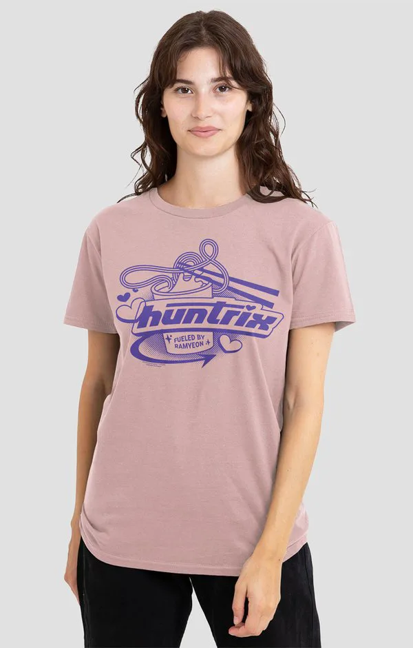 

Футболка с принтом k-pop demon hunters huntrix, вдохновленная раменом. Netflix, Pink, Розовый, Футболка с принтом k-pop demon hunters huntrix, вдохновленная раменом. Netflix, Pink