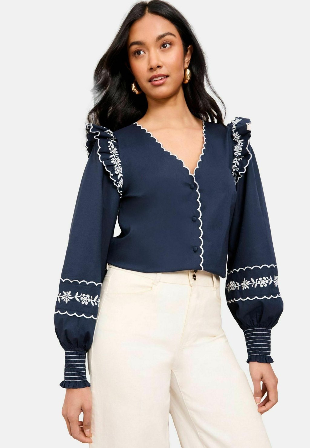 

Блуза REGULAR FIT EMBROIDERED SCALLOP TRIM Friends Like These, синий