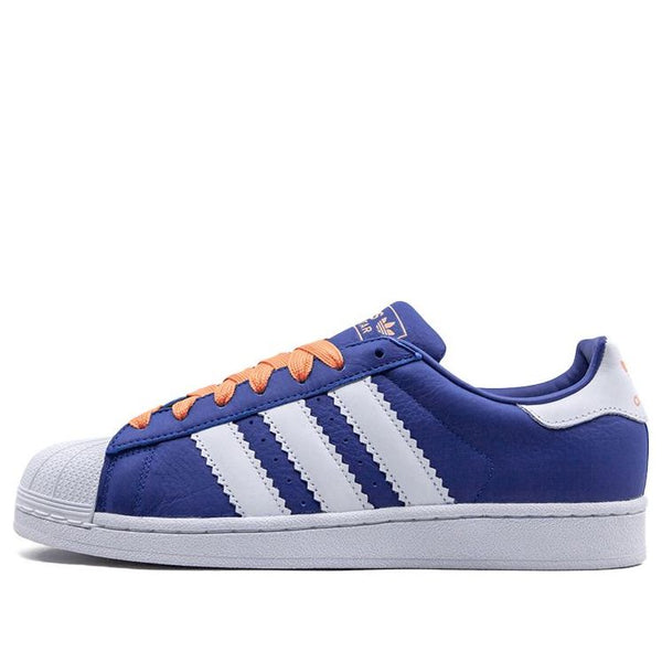 

Кроссовки superstar knicks 'collegiate royal white easy orange' Adidas, синий