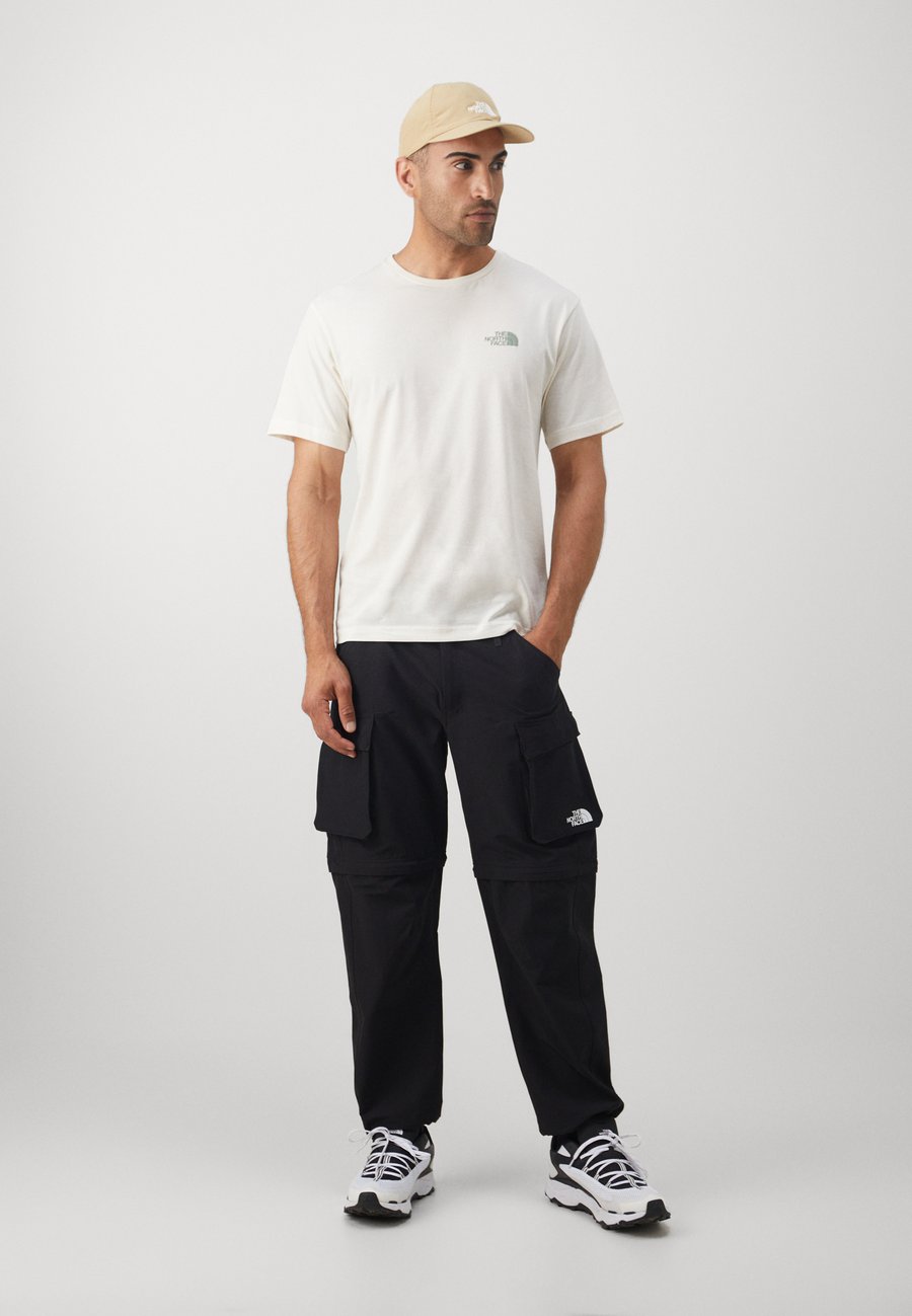 

Футболка The North Face NSE SLOPES RELAXED TEE GRAPHIC UNISEX, White Dune/Off-White