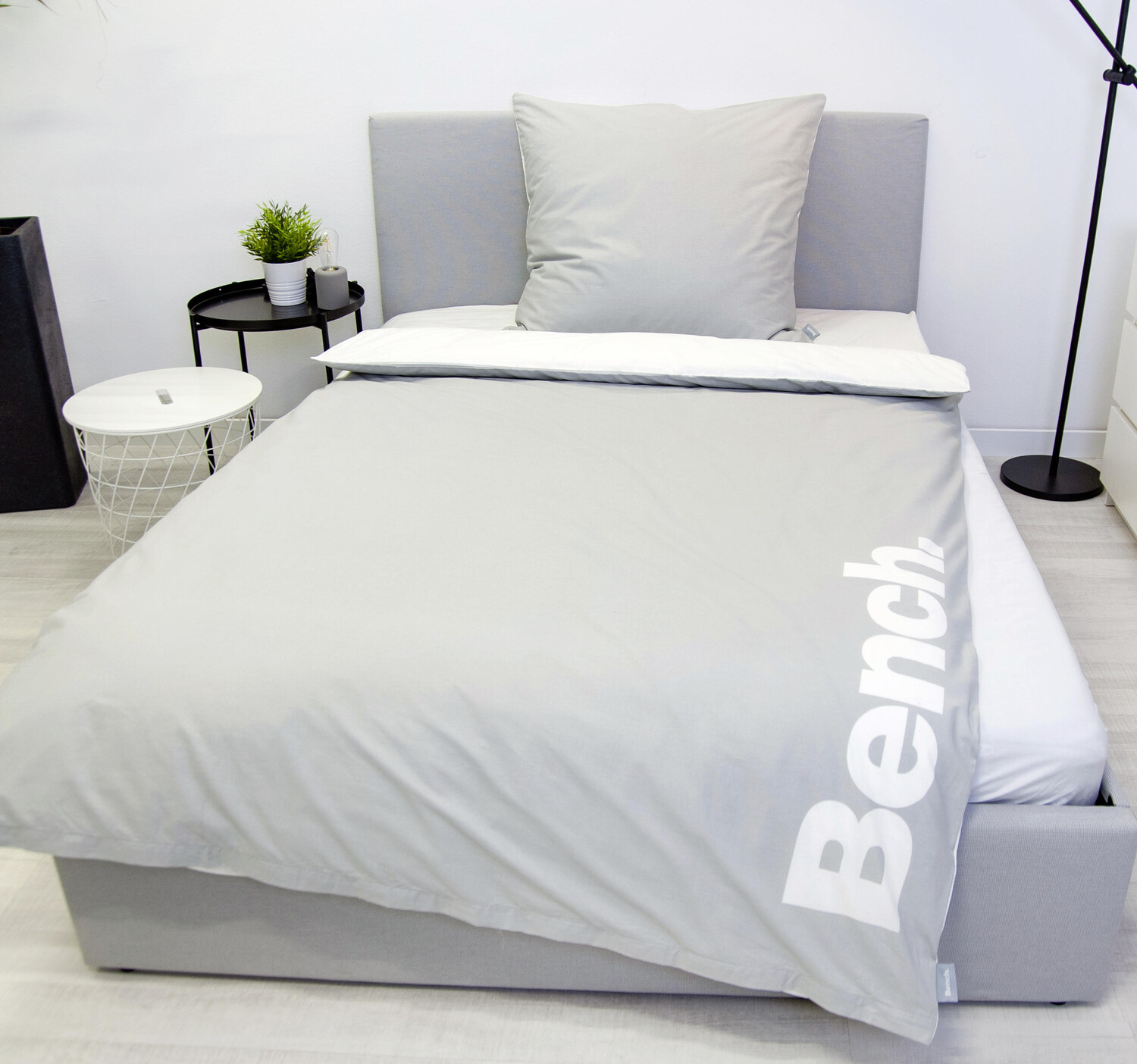 

Двустороннее постельное белье Bench, серый/белый