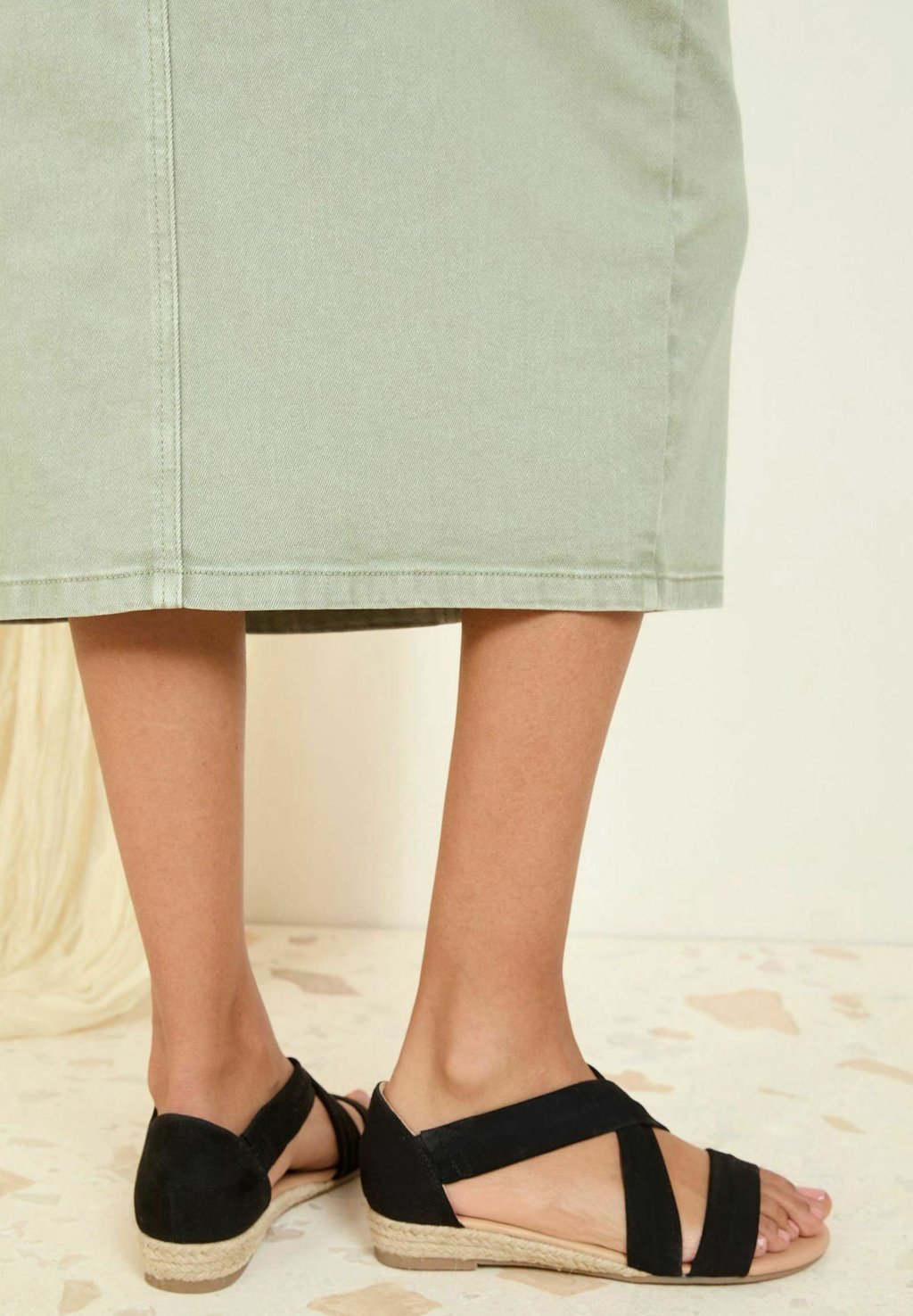Босоножки на танкетке Espadrilles Friends Like These, черный — фото 4