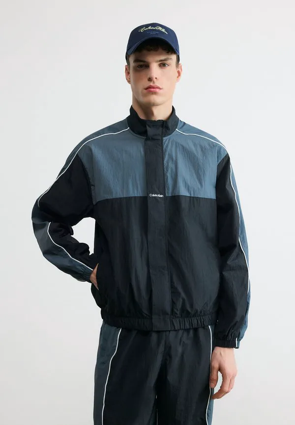 Куртка с цветовыми блоками, ветровка для поездок на работу. Calvin Klein, Black/Turbulence