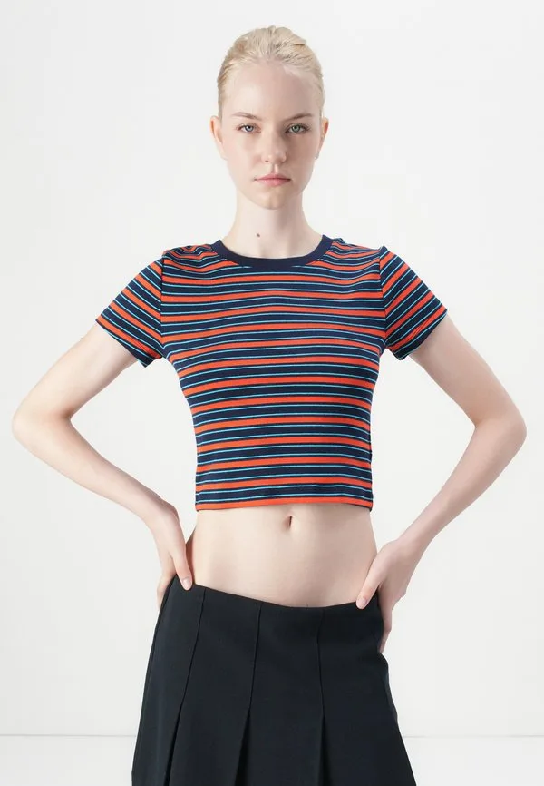 Укороченная футболка с круглым вырезом Gap, Navy/Red — фото 4