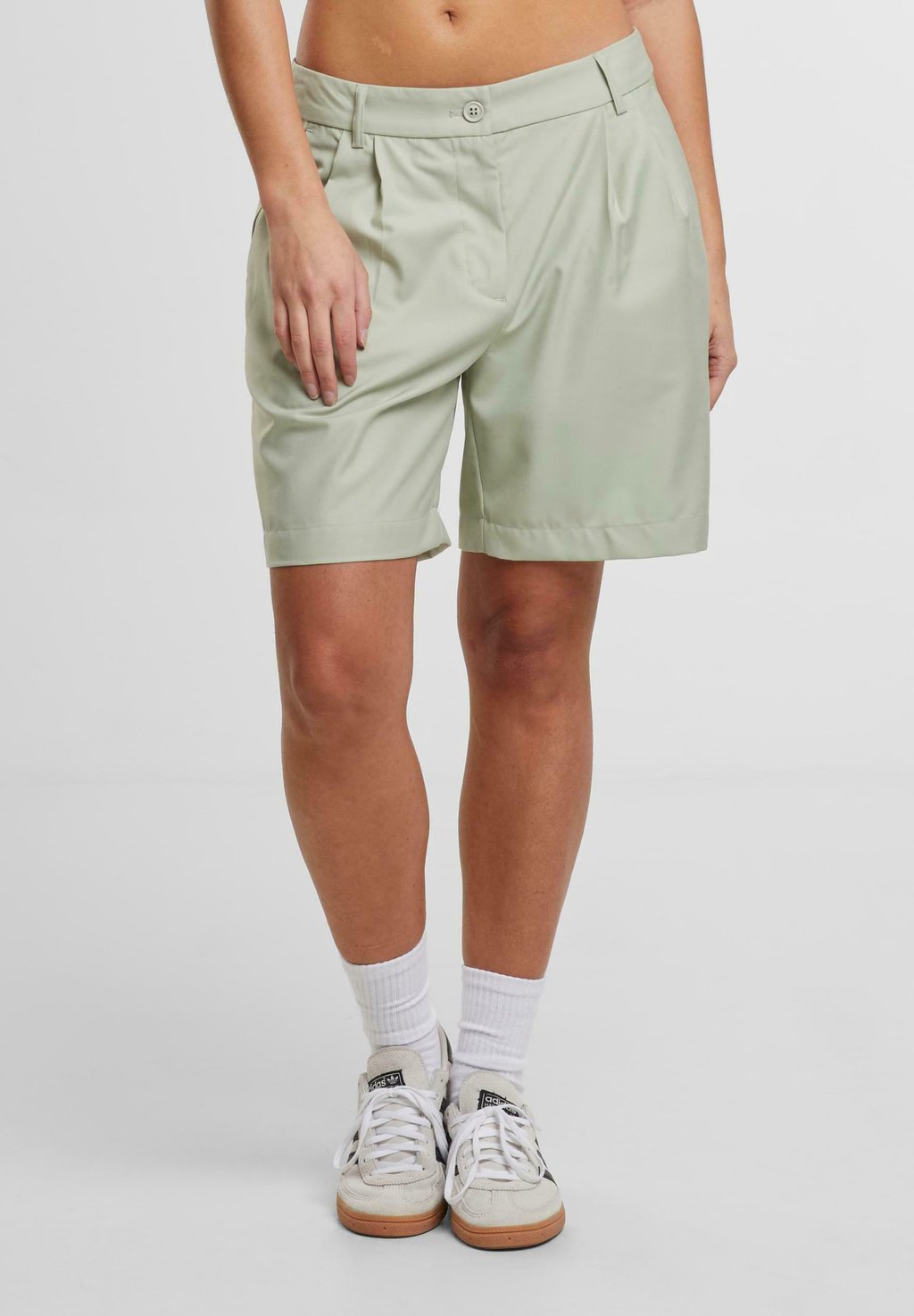 

Шорты PLEATED BERMUDA Urban Classics, мятный
