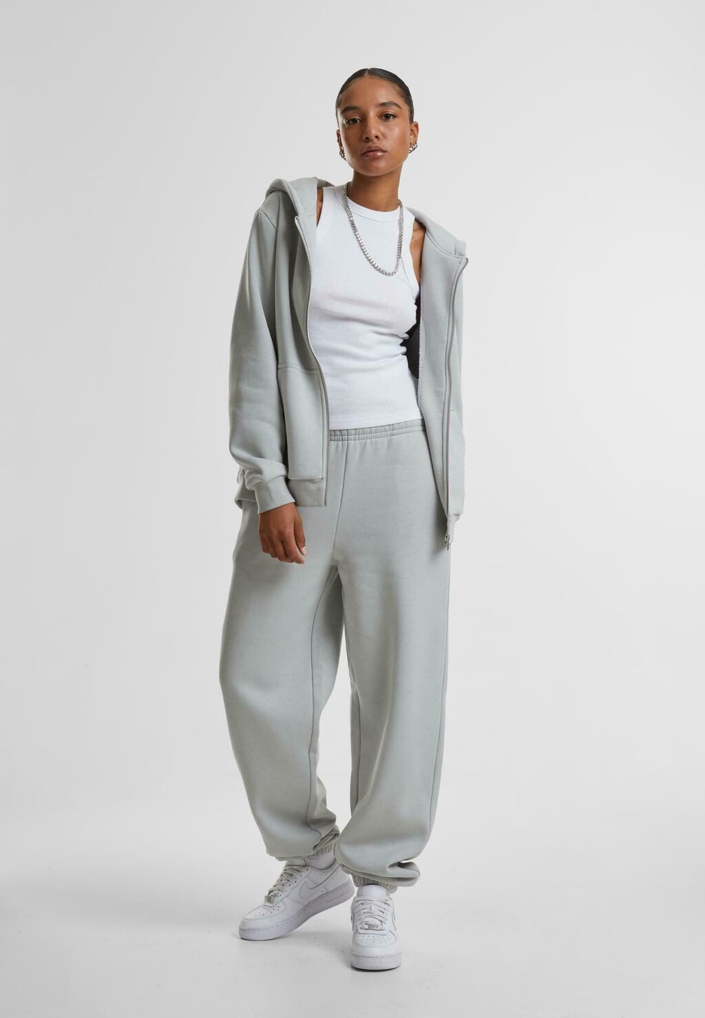 

Спортивные брюки FLUFFY Urban Classics, светло-серый