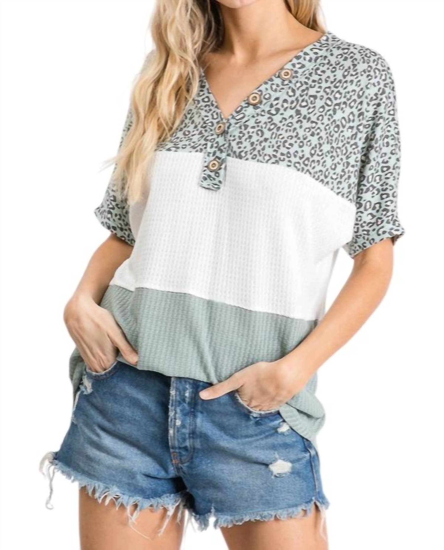 

Топ с цветными блоками в оттенке шалфея 7th Ray, Sage