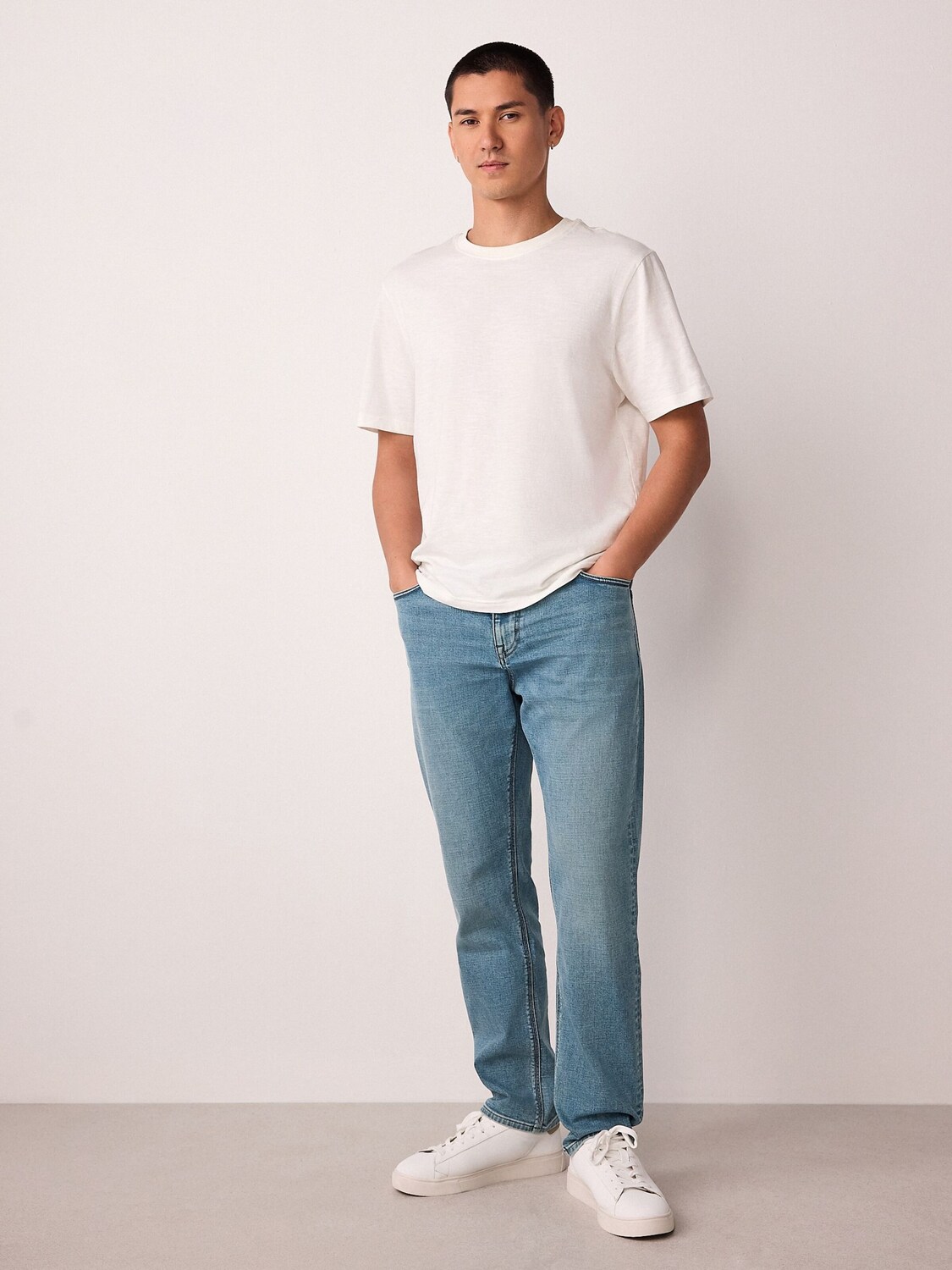Next Джинсы Slim fit в светло-голубом цвете — фото 3