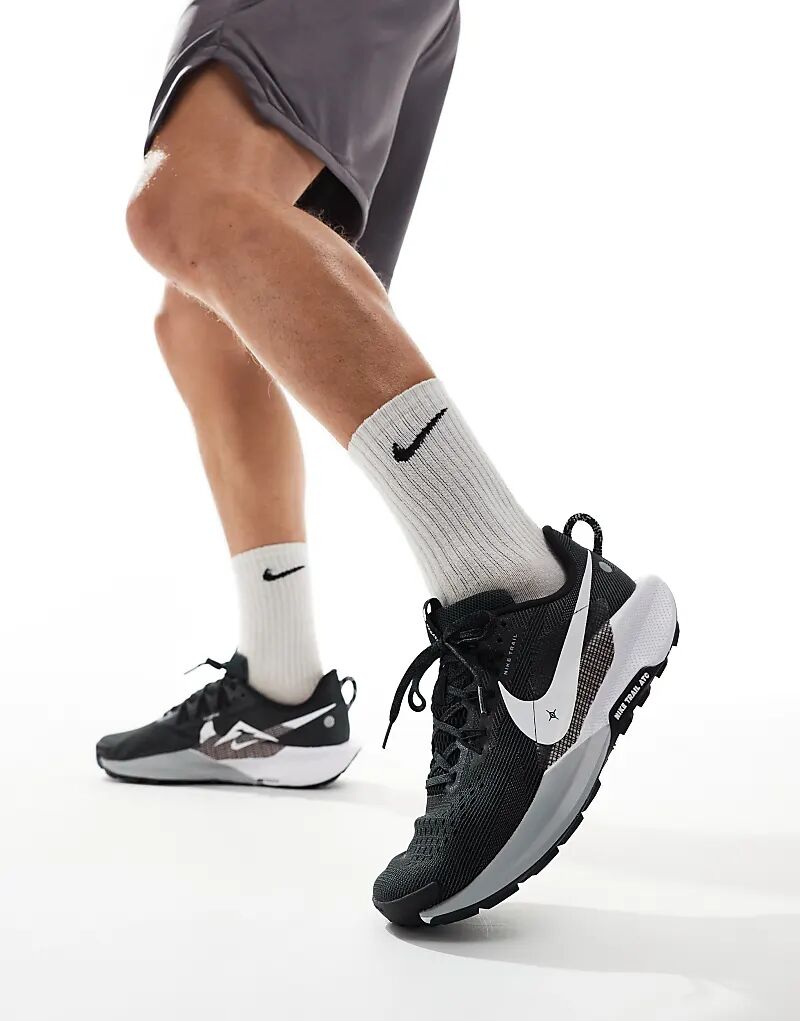 

Кроссовки ReactX Pegasus Trail 5 в черно-белом цвете Nike Running