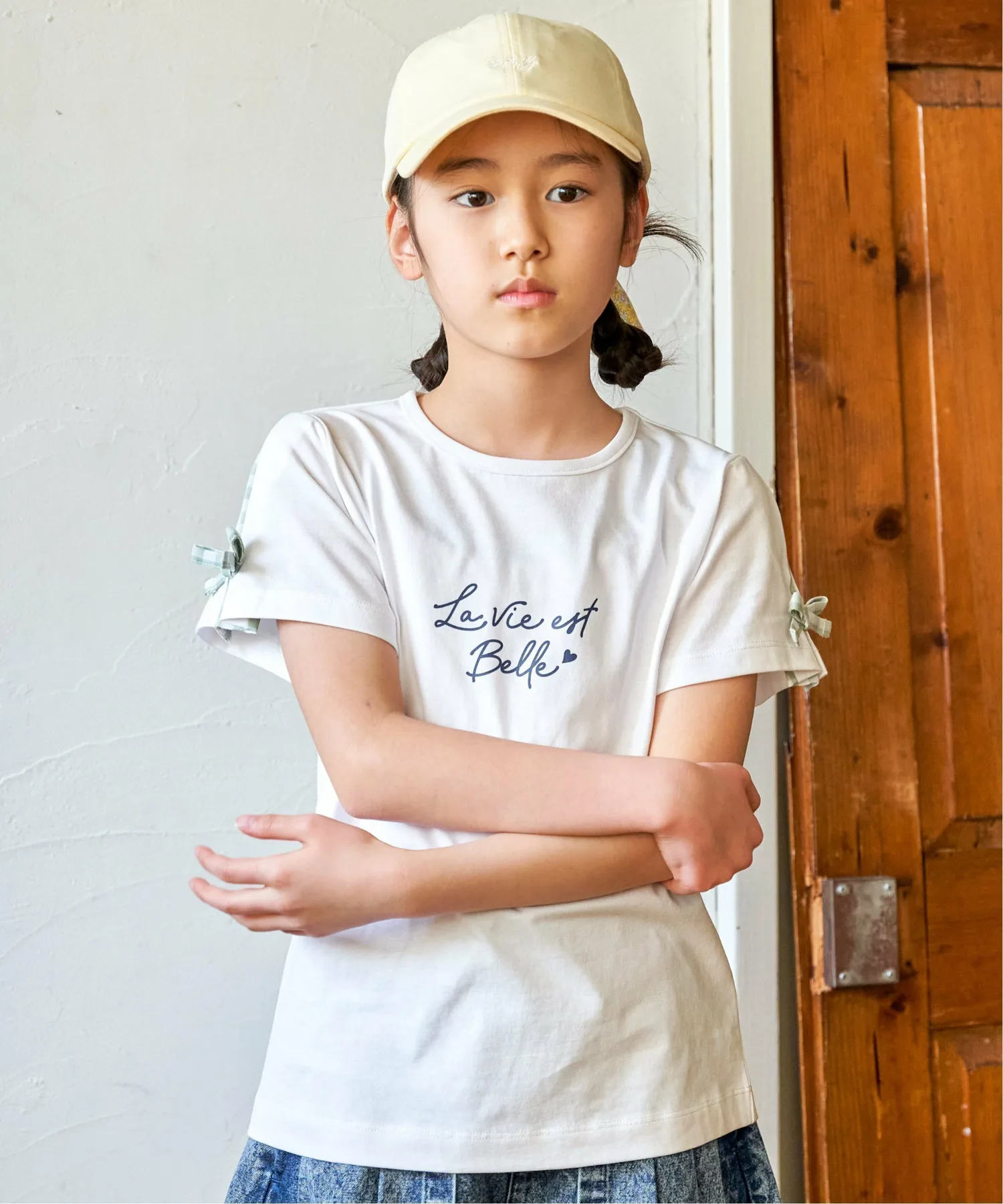 Стильная футболка в клетку с логотипом на плечах (120-160 см) Ikka, off white — фото 4
