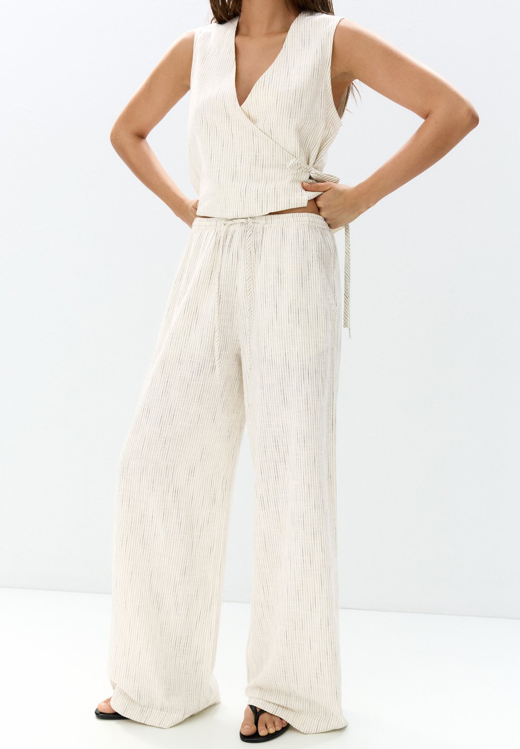 

Брюки RUSTIC STRIPED PULL&BEAR, песочный