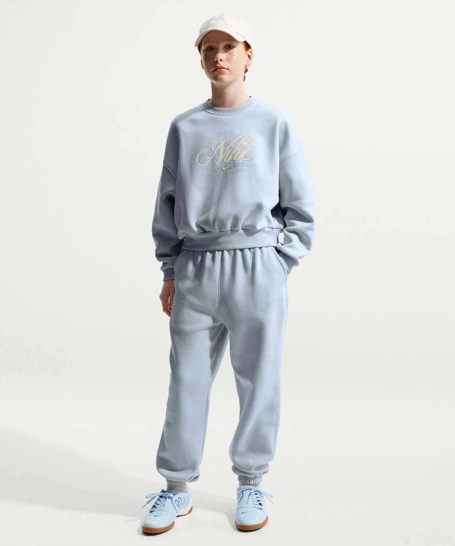 Детская флисовая толстовка Nike Sportswear Club Junior (для девочек) свободного кроя с круглым вырезом IF1727-057 Ghost — фото 4