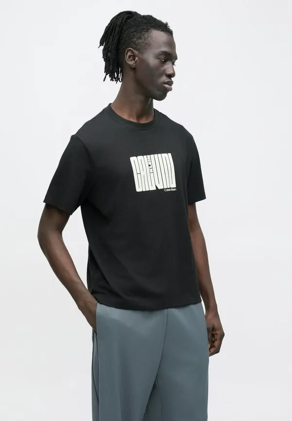 Футболка с принтом в виде лабиринтной диаграммы Calvin Klein, Black — фото 4