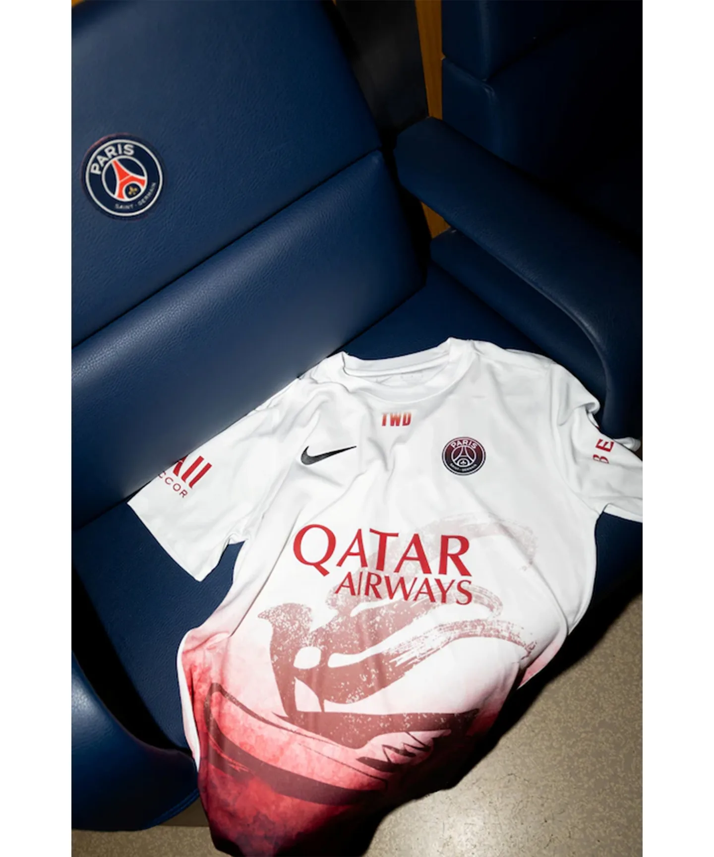 Футболка Nike Paris Saint-Germain Team Wang Collector's Item белая