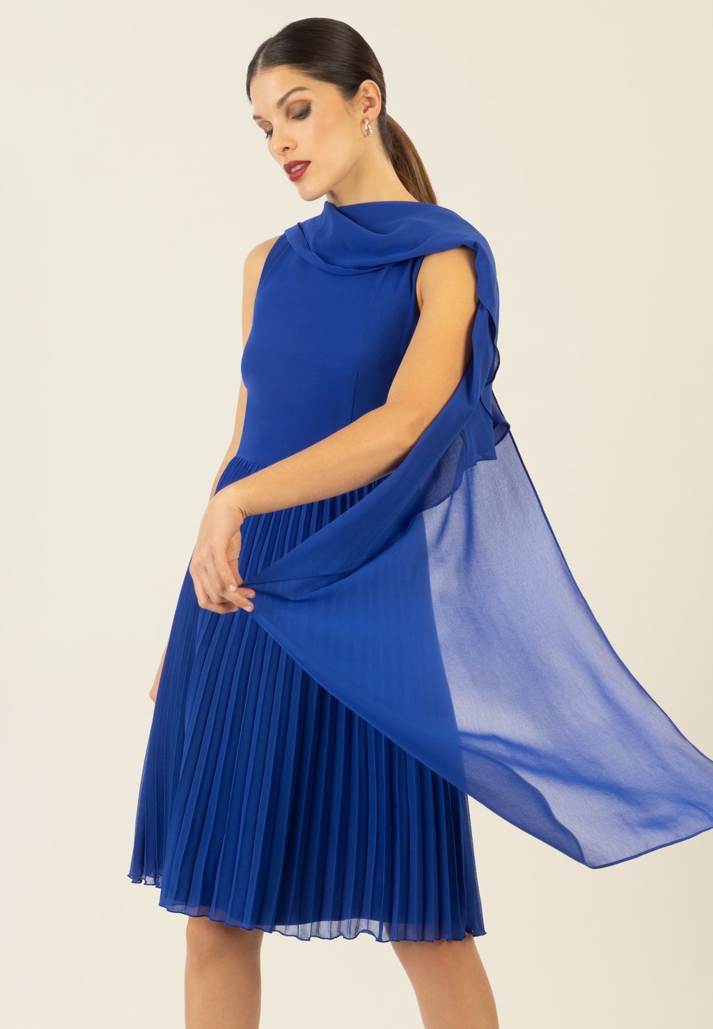 

Коктейльное/вечернее платье Apart, цвет Royalblau
