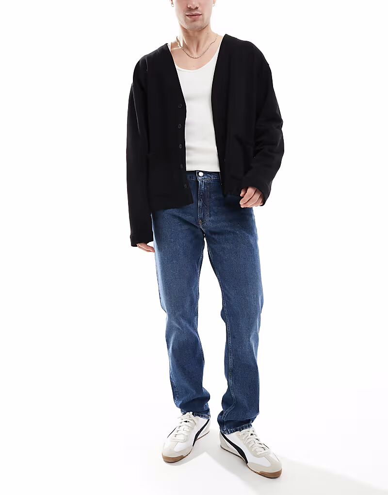 

Узкие прямые джинсы Calvin Klein Jeans средней потертости