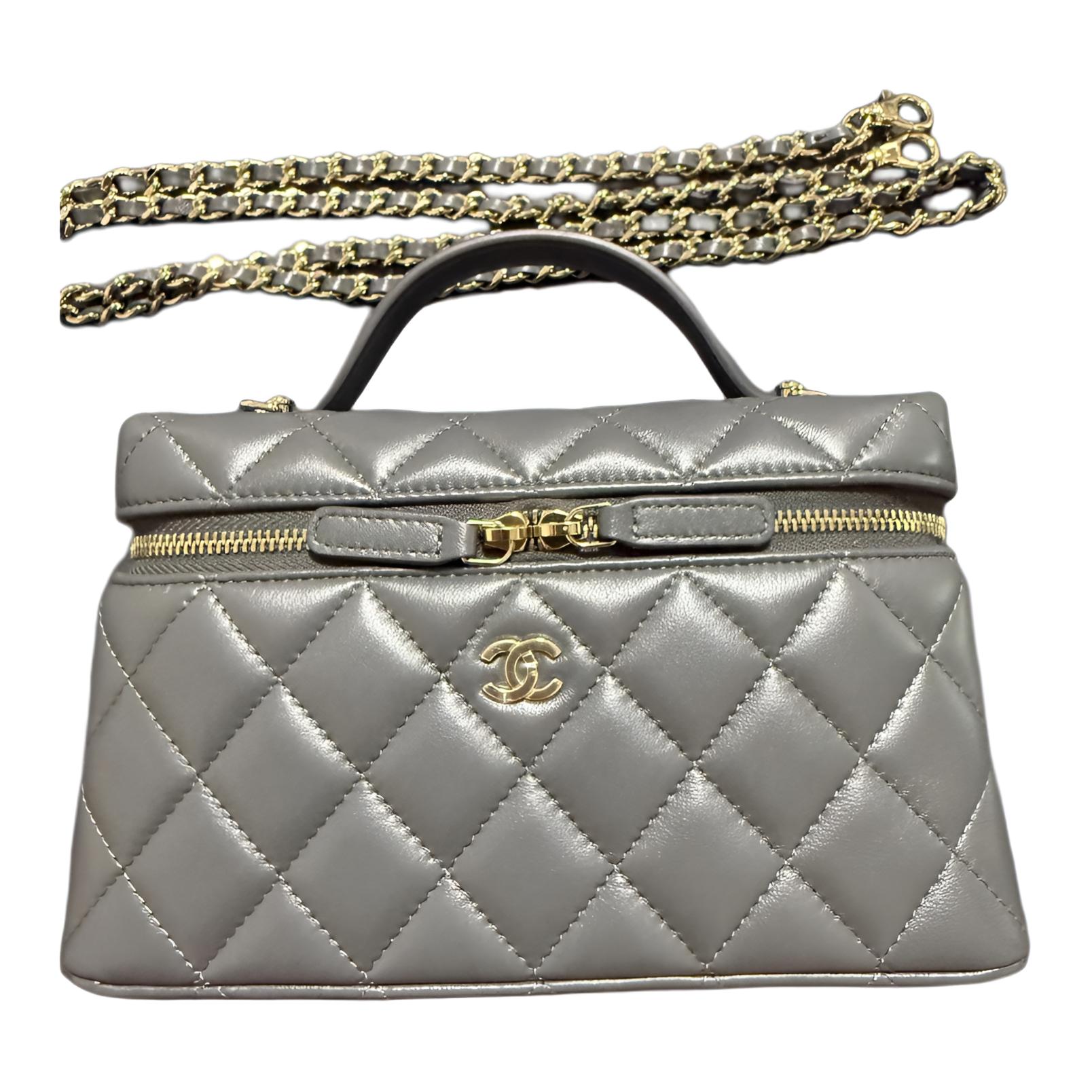 

CHANEL Косметичка из овчины женская темно-серая