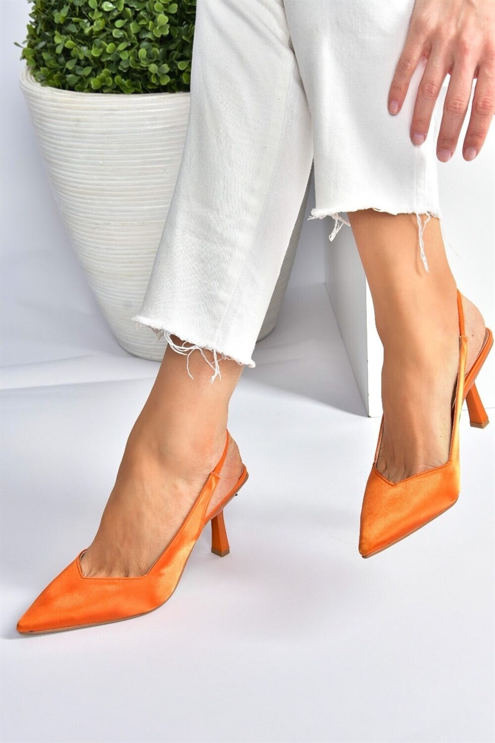 

Оранжевые женские туфли на каблуке из атласной ткани Fox Shoes, оранжевый