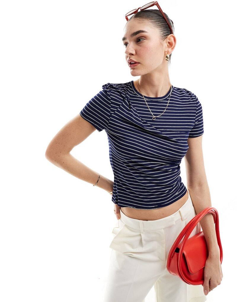 

ASOS DESIGN – темно-синяя футболка с закрученной полоской спереди