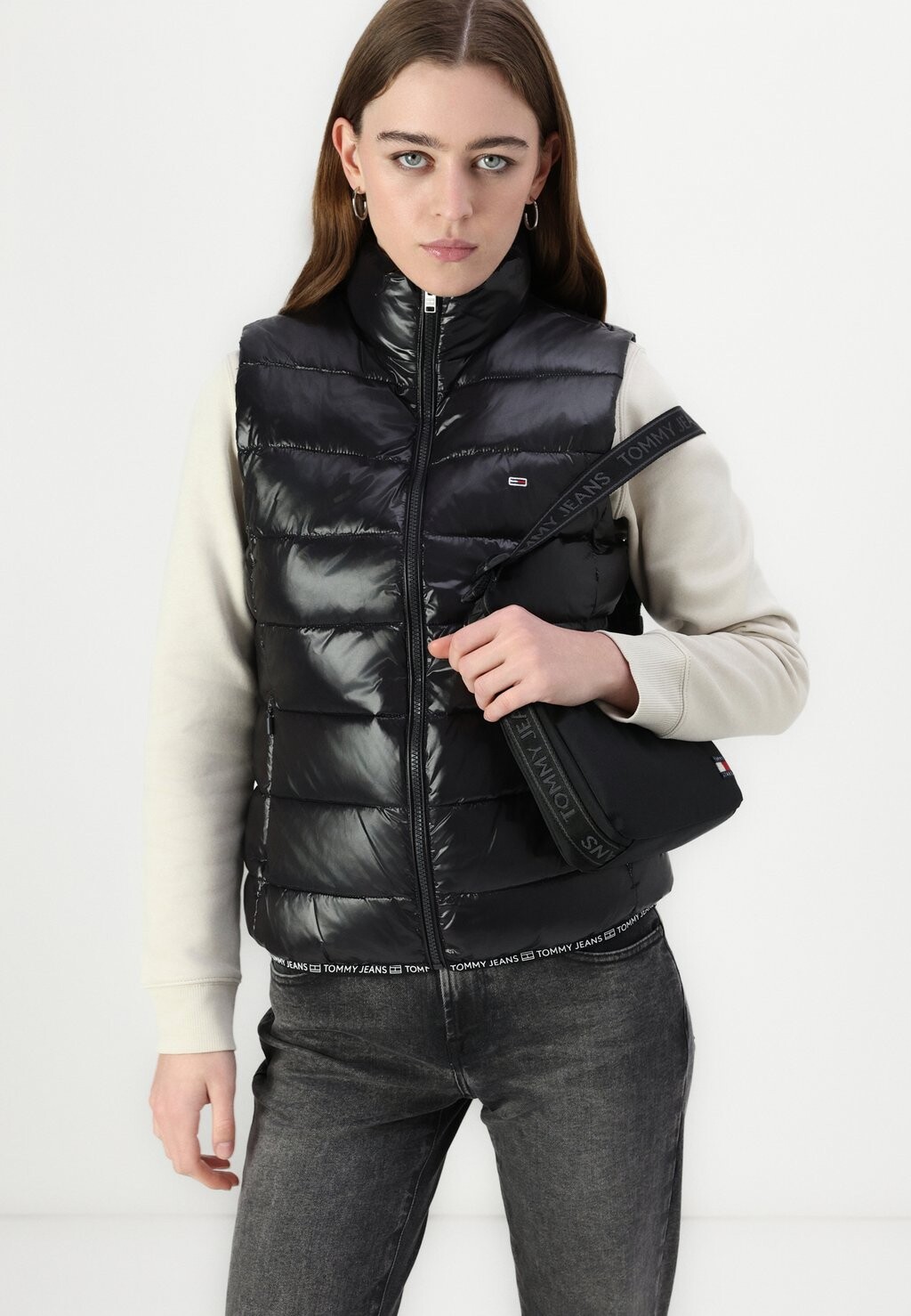 

Жилет ESSENTIAL TAPE VEST Tommy Jeans, черный