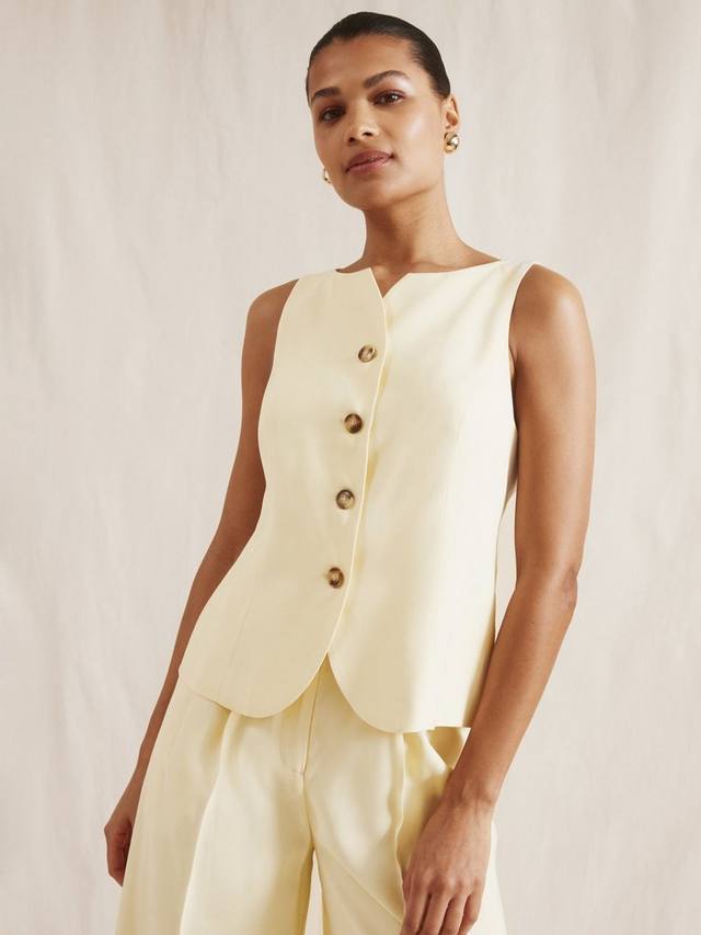 

Приталенный жилет с фигурным подолом Albaray, Vanilla