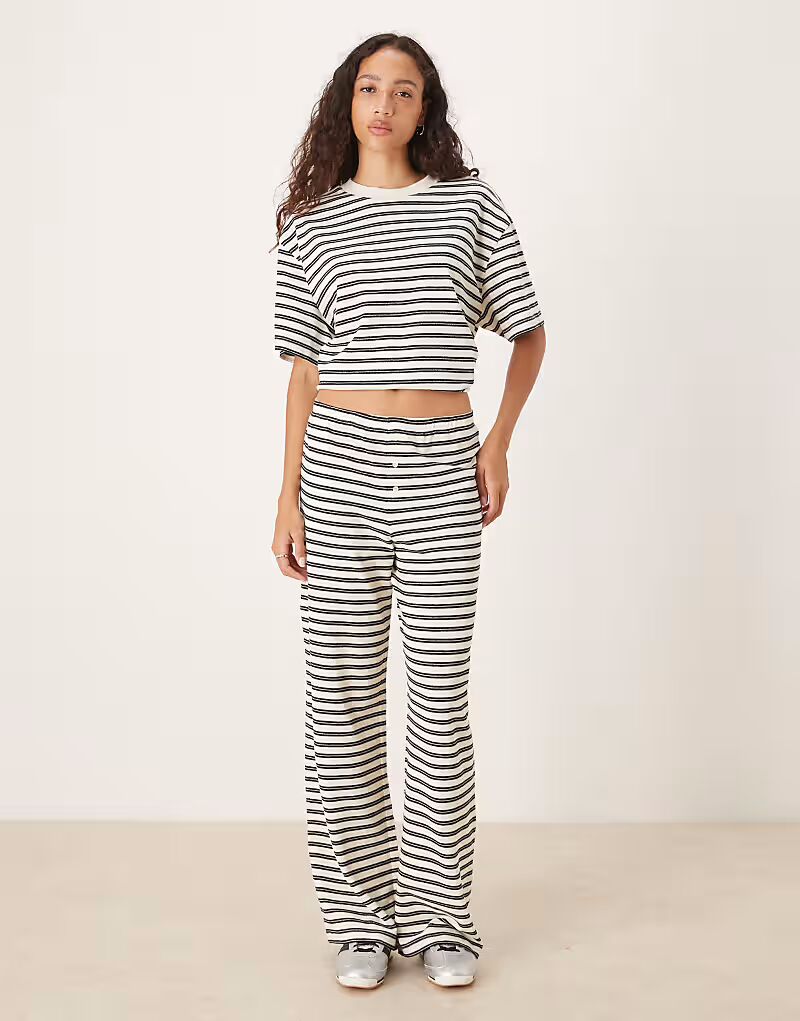

Широкие брюки с фактурной полоской в кремовую полоску Asos Design