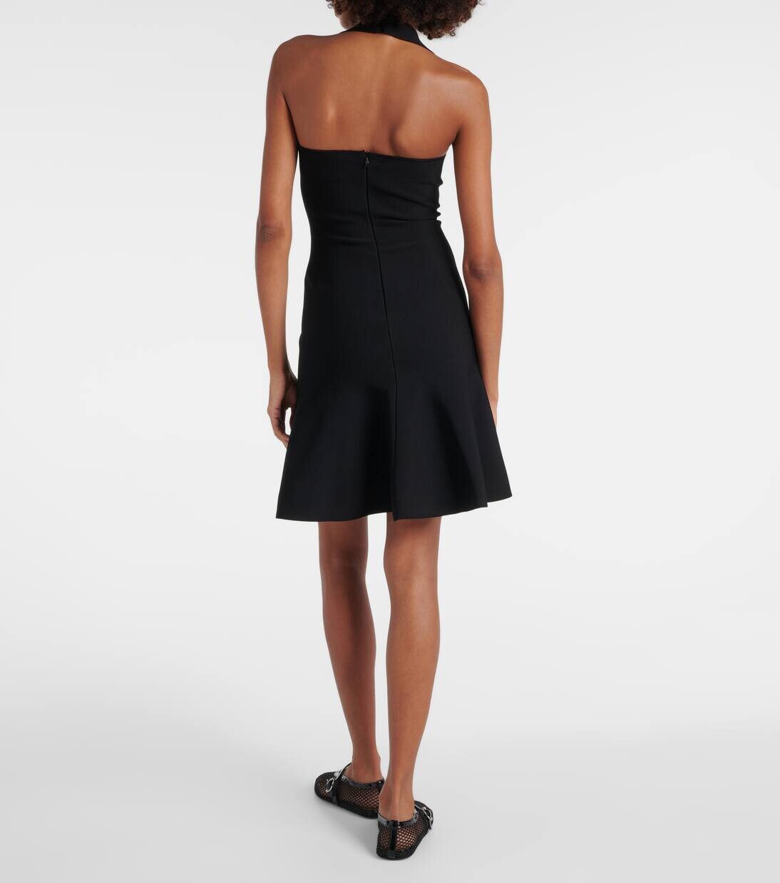 Мини-платье с халтер-воротником из рубчатой вязки Alaïa, цвет noir alaia — фото 3