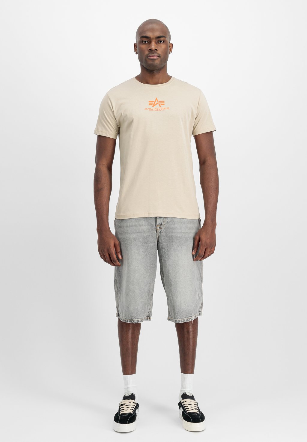 

Футболка с принтом Alpha Industries, бежевый